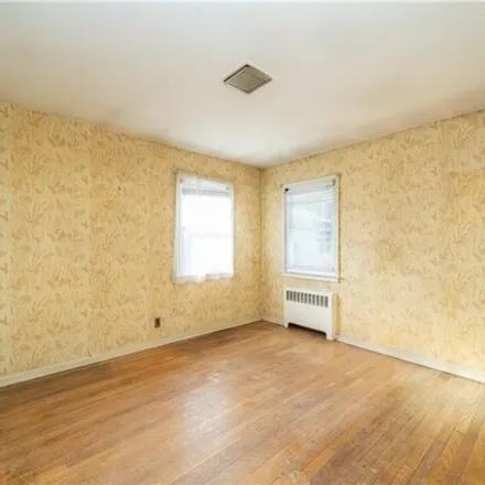 Image 7 - 6 Raybrook Place, City of Yonkers, NY 10704, USA - House for sale