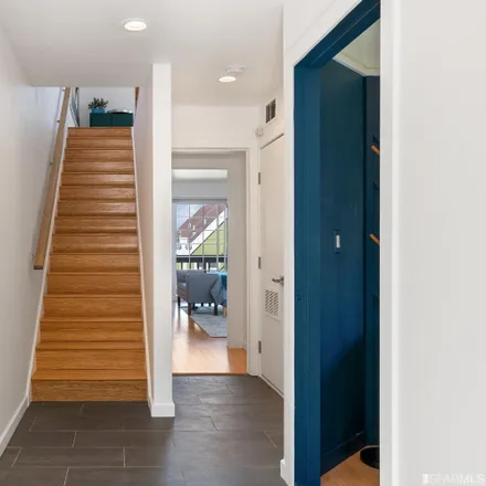 Image 3 - 28 Rebecca Lane, San Francisco, CA 94188, USA - House for sale