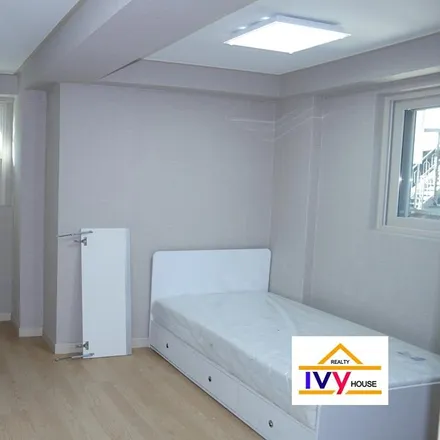 Rent this 1 bed apartment on 67-241 Jegi-dong in Dongdaemun-gu, Seoul