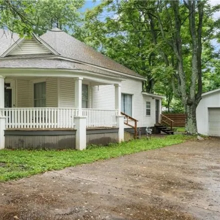 Buy this 3 bed house on 612 N Madison St in Siloam Springs, Arkansas