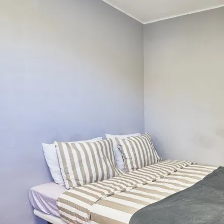 Rent this 6 bed room on Parque do Vale Fundão in Rua Capitão-Mor Lopes Sequeira, 1950-053 Lisbon