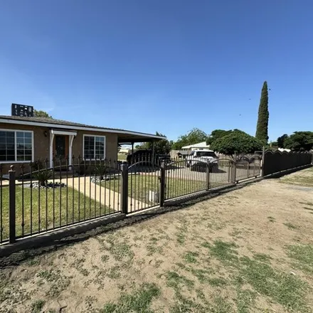 Buy this 3 bed house on 217 East Beacon Avenue in Tulare County, CA 93274