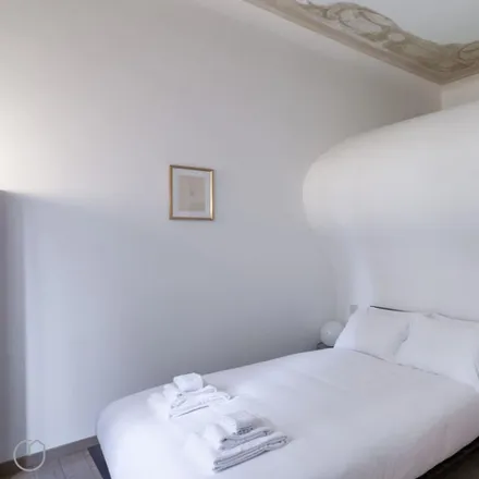 Rent this 2 bed apartment on Oficina Antiquaria in Via Pietro Maroncelli, 2
