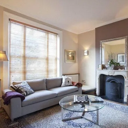 Rent this 5 bed duplex on 73 Clifton Hill in London, NW8 0JN