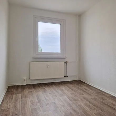 Rent this 3 bed apartment on Jamboler Straße 10 in 06130 Halle (Saale), Germany