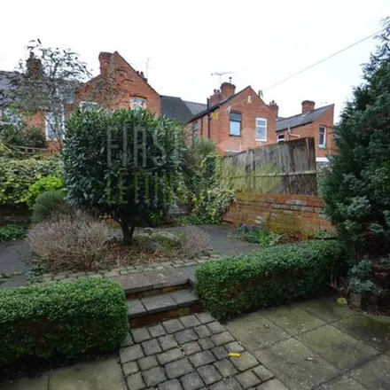 Rent this 5 bed townhouse on Fosse Road South in Leicester, LE3 1BT