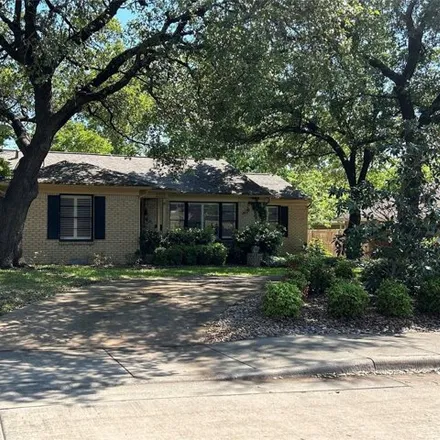 Buy this 3 bed house on 3221 Northwest Parkway in University Park, TX 75225