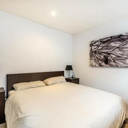 Image 2 - 26 Royal Crescent Mews, London, W11 4SY, United Kingdom - House for rent