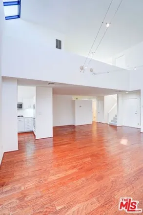 Image 3 - Cupid's Closet, Amherst Avenue, Los Angeles, CA 90404, USA - Condo for sale