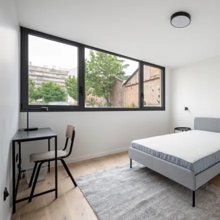 Rent this 3 bed room on 32 Rue Fernand Pelloutier in 92110 Clichy, France