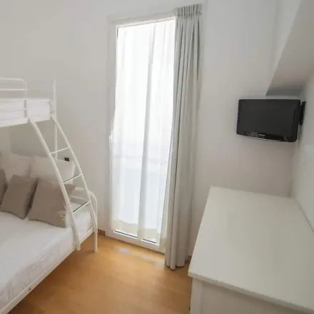 Rent this studio apartment on Viale Pascoli 13