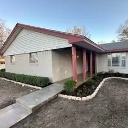 Image 2 - 1105 Northwood Drive, Commerce, TX 75428, USA - House for rent