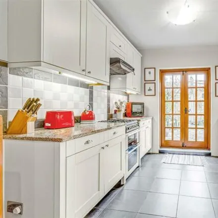 Image 3 - 24 Grove Road, London, SW13 0HH, United Kingdom - Townhouse for sale