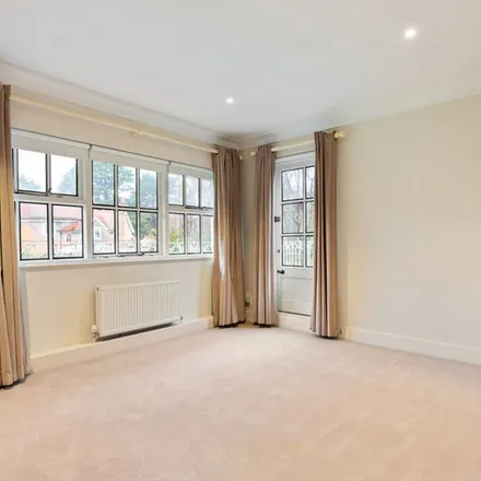 Image 2 - The Grove, 40A Ailesbury Road, Simmonscourt, Dublin, D04 A373, Ireland - Apartment for rent