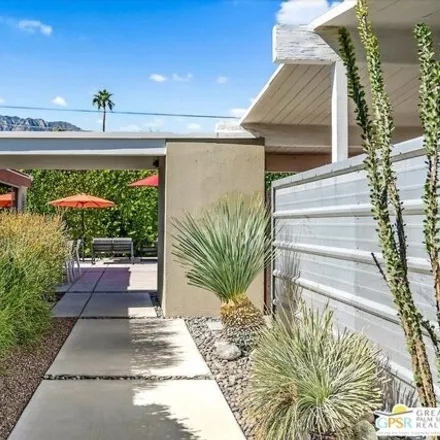 Image 4 - 2199 North Berne Drive, Palm Springs, CA 92262, USA - House for sale