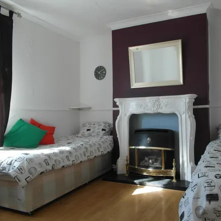Rent this 3 bed room on Priestman Point in Rainhill Way, Bromley-by-Bow