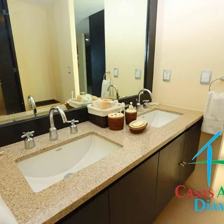 Buy this 4 bed apartment on Calle Costera de las Palmas in 39300 Acapulco, GRO