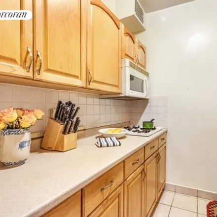 Image 2 - 525 East 86th Street, New York, NY 10128, USA - Townhouse for sale