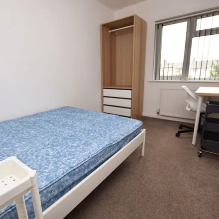 Rent this 5 bed apartment on London Road in Wootton, NN4 7JJ