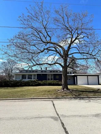 Buy this 2 bed house on 1488 South Irwin Avenue in Allouez, WI 54301
