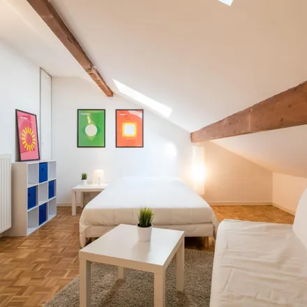 Rent this 3 bed room on 316 Cours Lafayette in Lyon, France