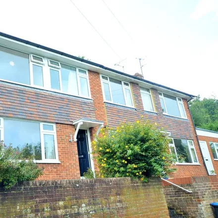 Rent this 3 bed townhouse on 10 The Rise in East Grinstead, RH19 4DS