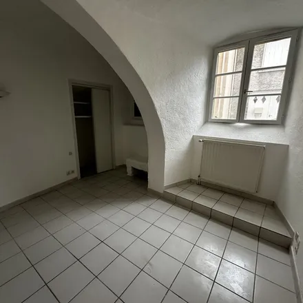 Image 6 - 9 Rue du Marché, 43100 Brioude, France - Apartment for rent
