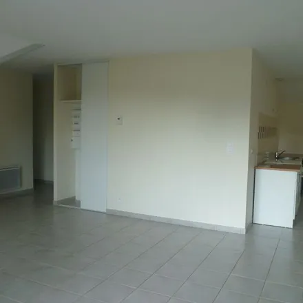 Rent this 3 bed apartment on 36 Rue les Roches in 49610 Mozé-sur-Louet, France