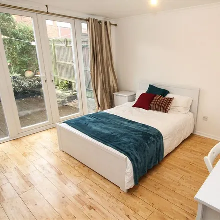 Rent this 1 bed room on Arncliffe in Easthampstead, RG12 7SB