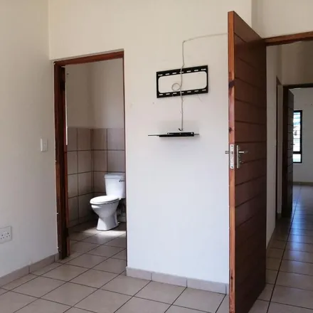 Image 3 - Paul Kruger Road, Southcrest, Alberton, 2197, South Africa - Townhouse for rent