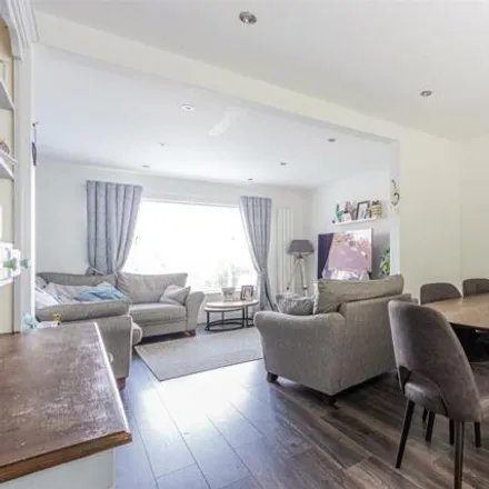 Image 6 - Yew Tree Close, Cardiff, CF5 3TS, United Kingdom - Townhouse for sale
