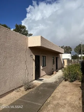 Buy this studio house on 228 West Laguna Street in Tucson, AZ 85705