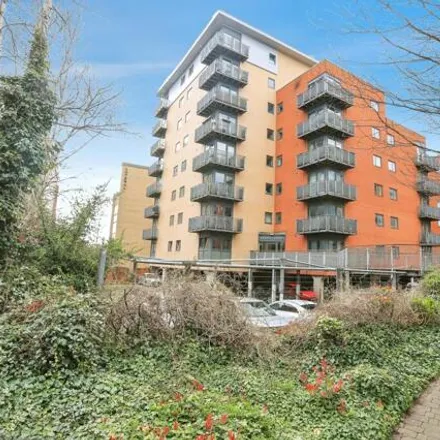 Buy this 2 bed apartment on 6 City Walk in Leeds, LS11 9BJ