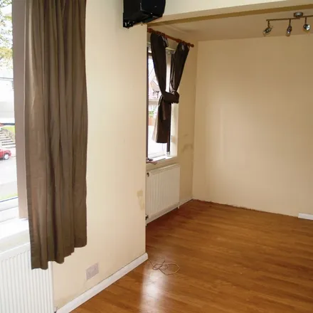 Image 5 - St Mary the Virgin, Warwick Road, Tyseley, B27 6QT, United Kingdom - Apartment for rent