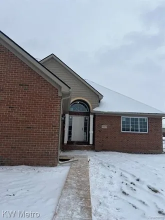 Image 1 - 49571 Keweenaw Court, Chesterfield Charter Township, MI 48047, USA - Condo for sale