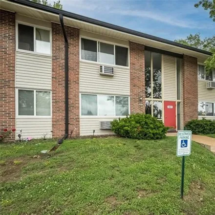 Image 2 - 10063 North Bunker Hill Drive, St. George, Saint Louis County, MO 63123, USA - Condo for sale