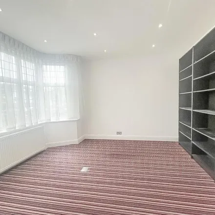 Image 7 - Oakfields Road, London, NW11 0JA, United Kingdom - Apartment for rent