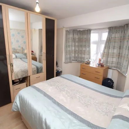Rent this 3 bed apartment on Berkeley Road in London, UB10 9DU