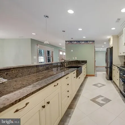 Image 4 - 10915 Crossview Drive, Fairfax County, VA 22066, USA - House for rent