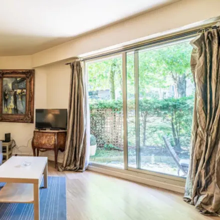 Rent this 2 bed apartment on 22;24 Rue Cino Del Duca in 75017 Paris, France