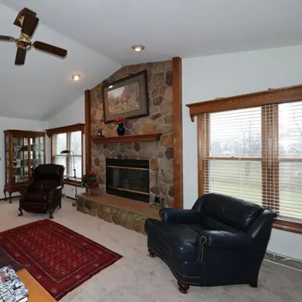 Image 3 - 6860 South Tumblecreek Drive, Franklin, WI 53132, USA - House for sale