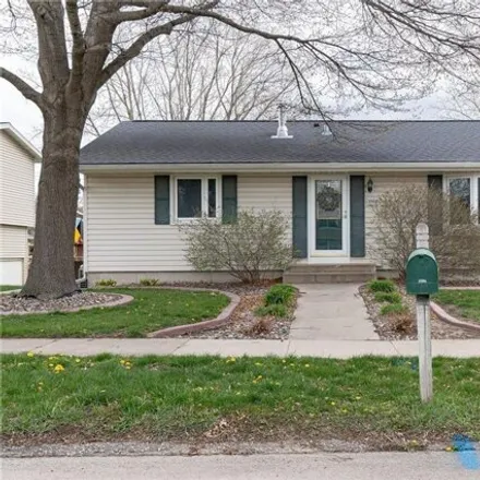 Buy this 3 bed house on 1485 35th Street Northwest in Rochester, MN 55901