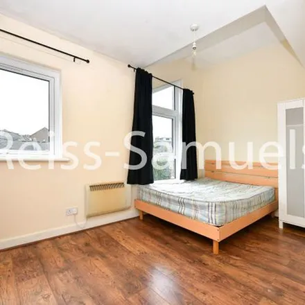 Rent this 5 bed townhouse on 5 Cyclops Mews in London, E14 3UA