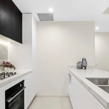 Image 2 - Lachlan Street, Sydney NSW 2170, Australia - Apartment for rent