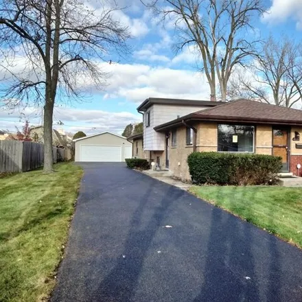 Rent this 3 bed house on 4615 Larch Avenue in Northfield Woods, Glenview