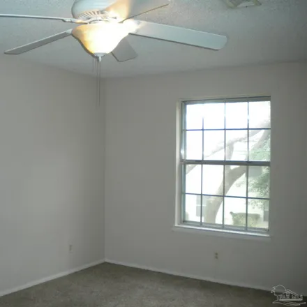 Image 9 - 3311 Kingswood Court, Ferry Pass, FL 32514, USA - Condo for rent