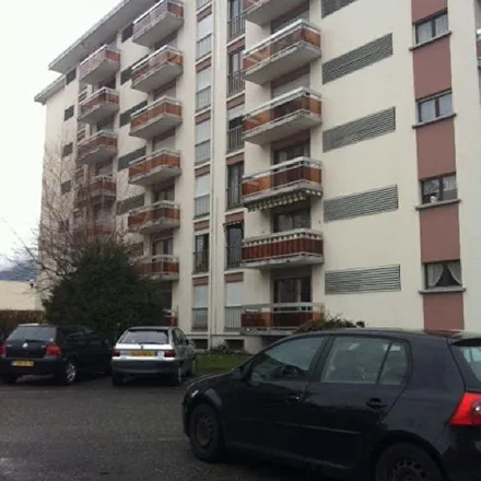 Image 2 - 92 Place Charles De Gaulle, 74300 Cluses, France - Apartment for rent