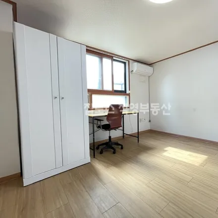 Rent this studio apartment on 서울특별시 관악구 봉천동 1620-20