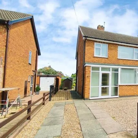 Buy this 3 bed duplex on Oriel Drive in Syston, LE7 2AR