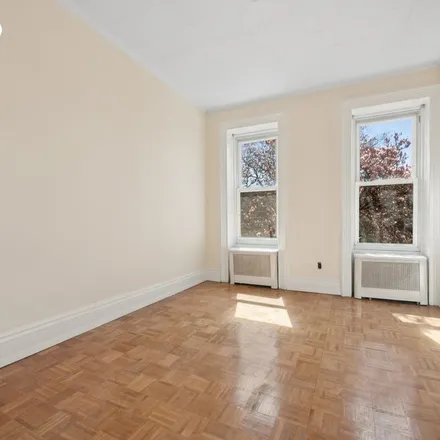 Rent this 1 bed townhouse on 19 4th Place in New York, NY 11231